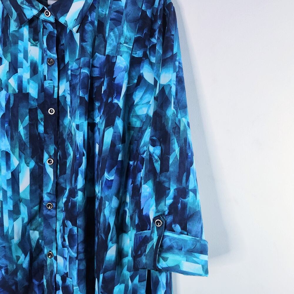 Catherine's Womens Blue Artsy Print Oversized Button Up Blouse Size 3X 26/28 - Picture 3 of 9